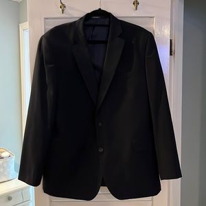 Stafford classic fit suit coat. 46R.pants 38x32. Excellent condition. Navy blue